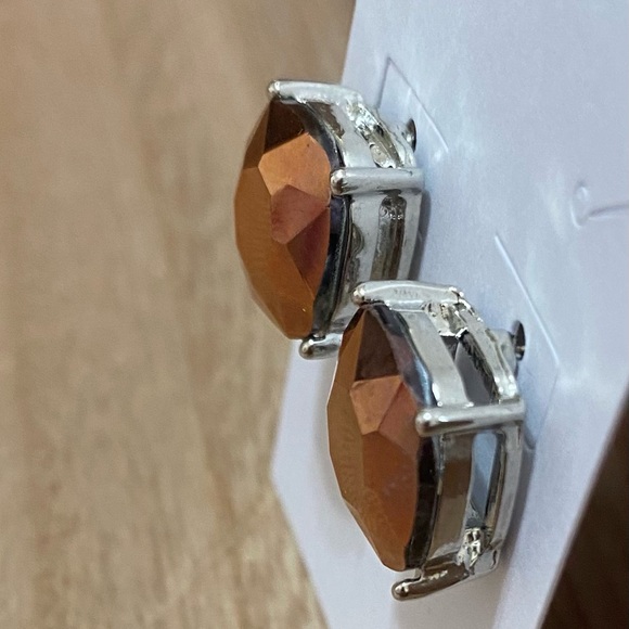 🎉❤️ Ellie Cushion Cut Earrings - Picture 2 of 4